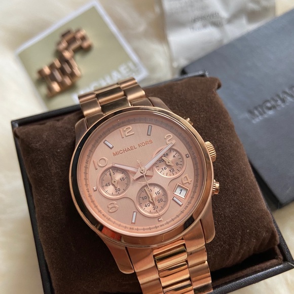 Michael Kors Rose Gold Watch - Picture 2 of 4